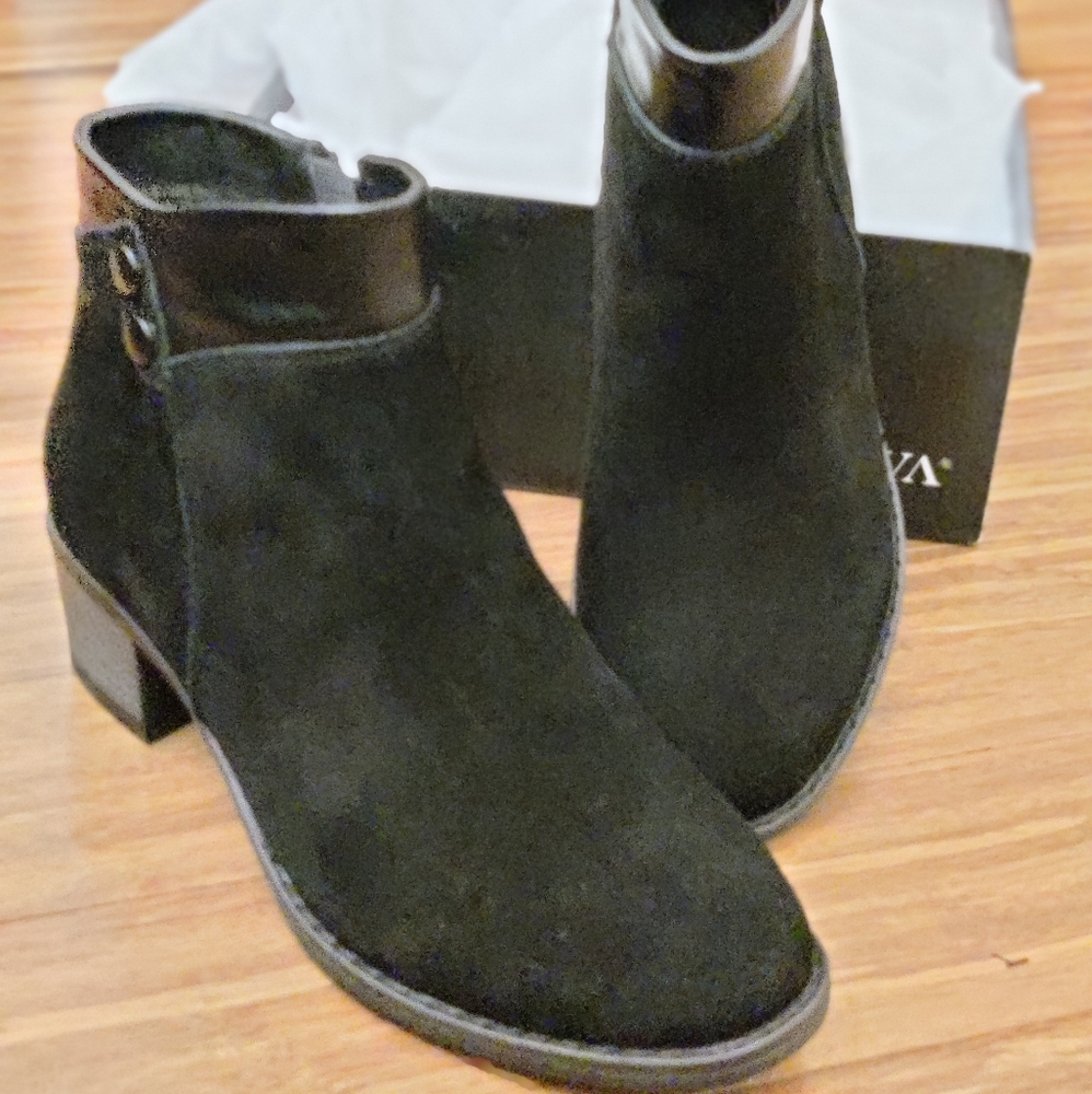 La diva waterproof shoes size 8.5